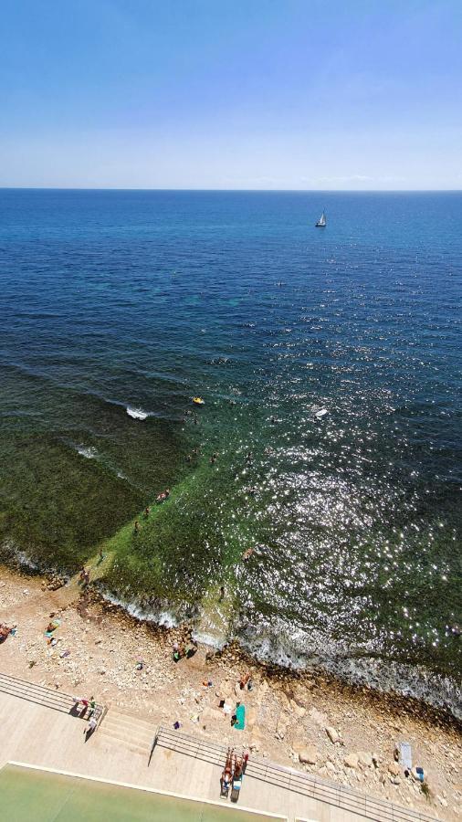 Sobre Las Olas Del Mar El Campello Luaran gambar